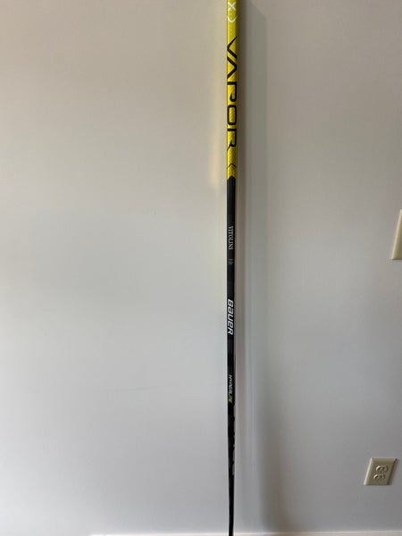 Senior Right Handed P92M Pro Stock Vapor Hyperlite Hockey Stick