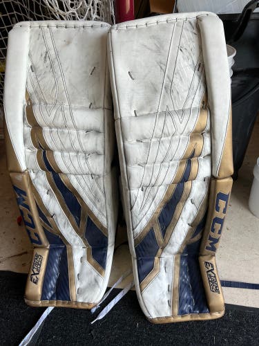 35" CCM Extreme Flex 4 Goalie Leg Pads