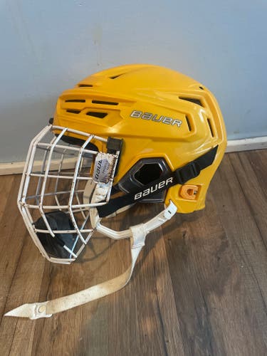 Used Medium Bauer Re-Akt 150 Helmet
