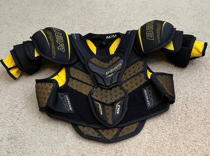 Used Medium Bauer  Supreme TotalOne MX3 Shoulder Pads