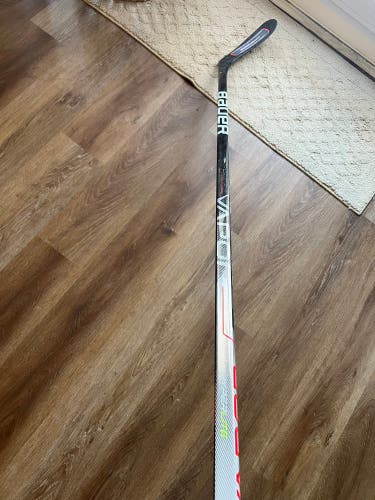 Bauer Hyperlite P28 RH 77 Flex Brand New