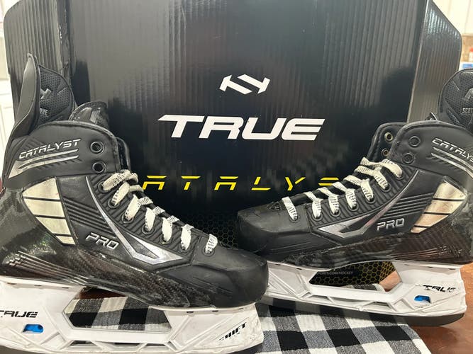 Senior Used True Catalyst Pro Hockey Skates Regular Width Size 7.5