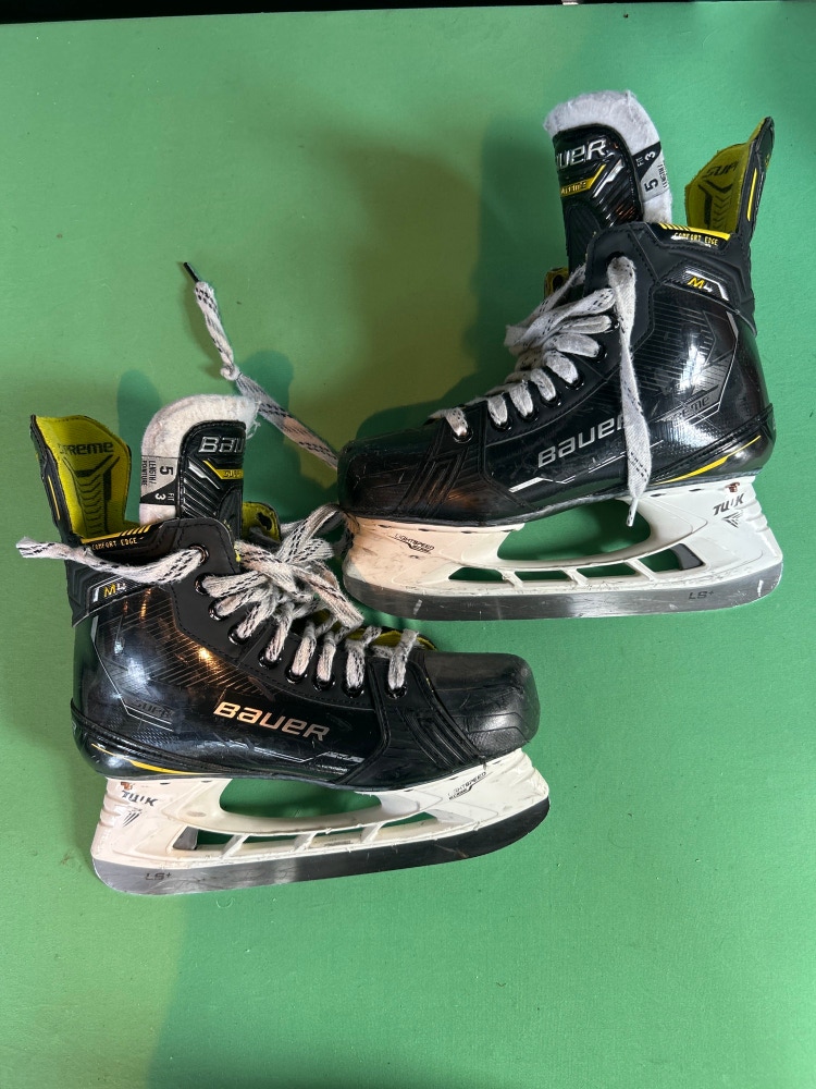 Used Intermediate Bauer Supreme M4 Hockey Skates (Fit 3) - Size: 5.0