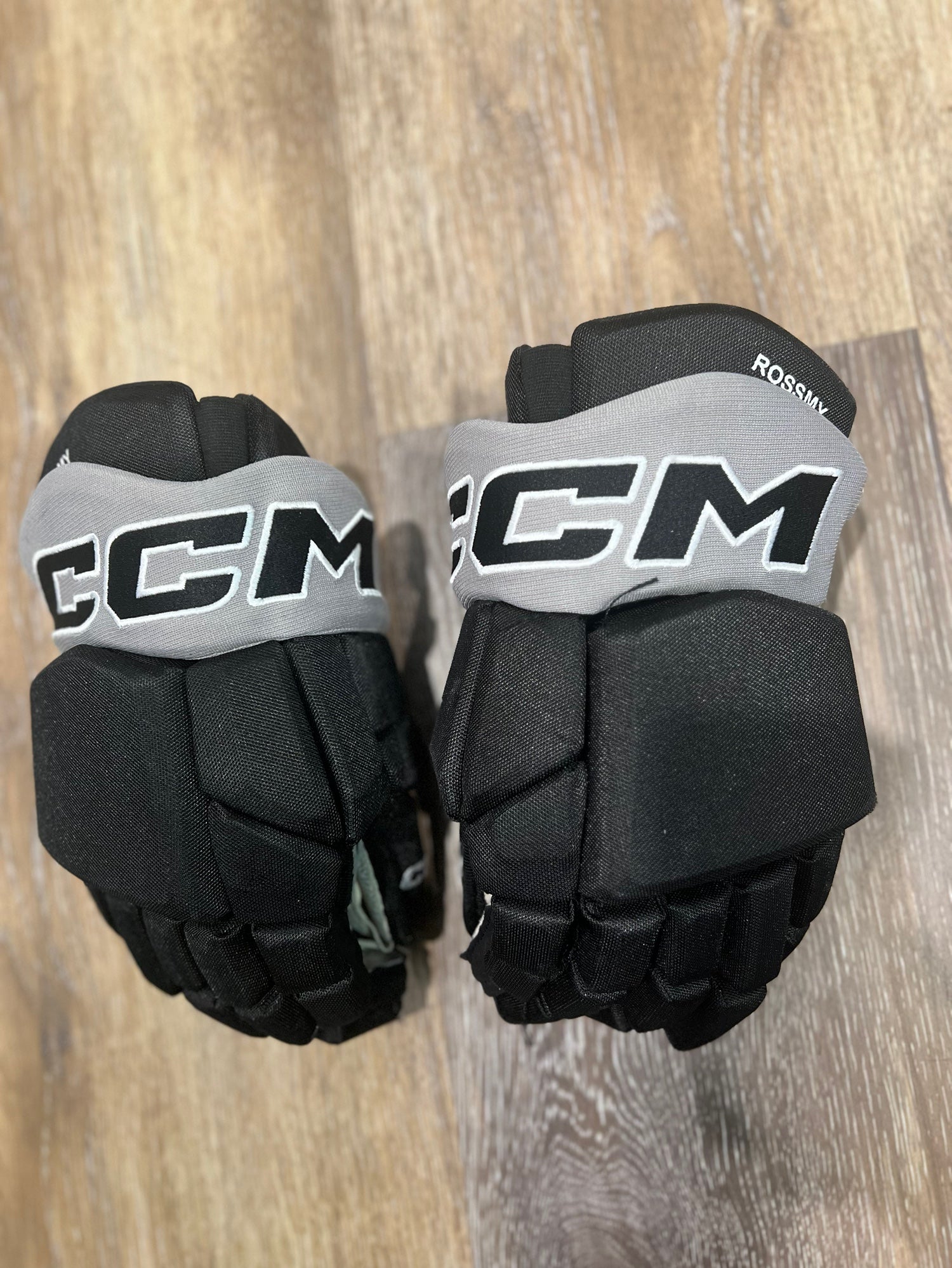 L.A. KINGS Pro Stock Gloves – Bauer, CCM, True, Sherwood - Pro