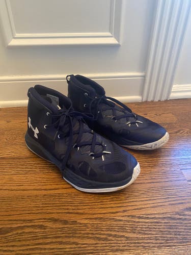 Lightly Used: Men's Size 11 Under Armour Lightning 4 Basketball Shoes: (contact for negotiations)