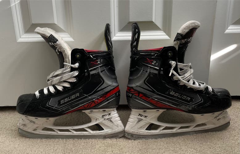 Junior Bauer Regular Width   Size 4.5 Vapor X2.9 Hockey Skates