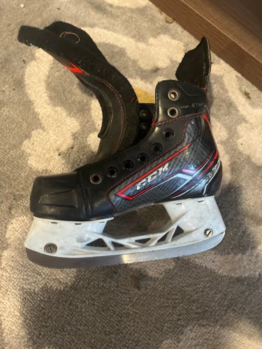 Used CCM Extra Wide Width  Size 4 Hockey Skates