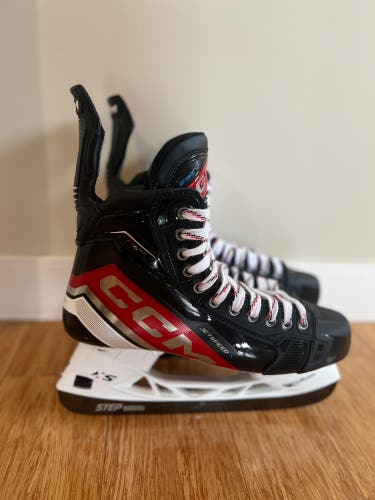 New CCM Regular Width Size 9.5 JetSpeed FT6 Pro Hockey Skates