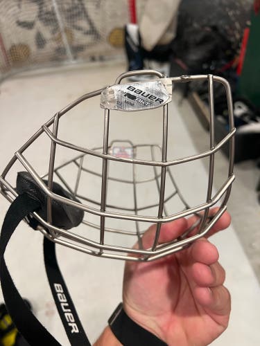 Used Medium Bauer Full Cage Re-Akt Cage