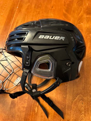 Used Medium Bauer  Re-Akt 200 Helmet