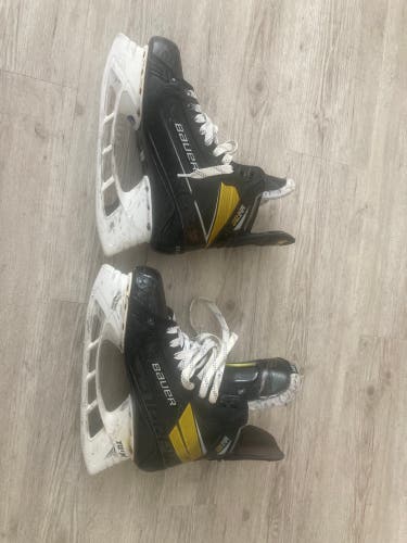 Used Bauer Regular Width Pro Stock Size 10.5 Supreme UltraSonic Hockey Skates