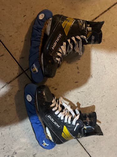 Used Bauer Regular Width  Size 7.5 Supreme UltraSonic Hockey Skates