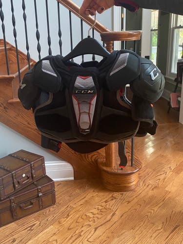Junior Used Large CCM JetSpeed FT390 Shoulder Pads
