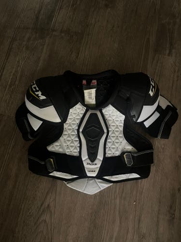 Senior Small CCM Tacks 4052 Shoulder Pads