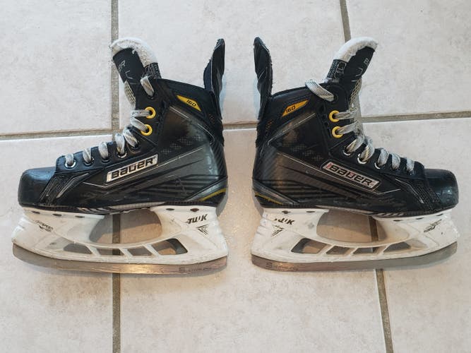Youth Used Bauer Supreme 160 Hockey Skates Regular Width Size 1.5