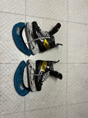 Used Bauer Regular Width  Size 9 Supreme UltraSonic Hockey Skates