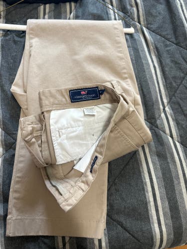 Men’s Vineyard Vibe Breaker Pants Khaki Size 33x32