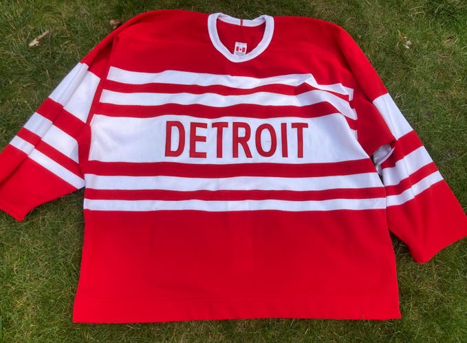 Red New Size 54 Men's CCM Jersey