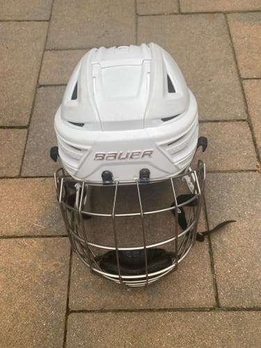 Used Medium Bauer Re-Akt 150 Helmet