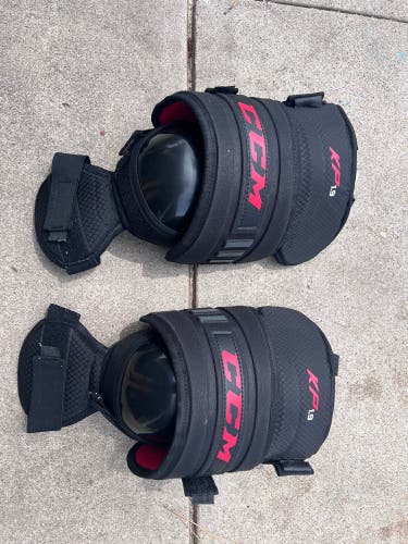 Ccm goalie knee pads