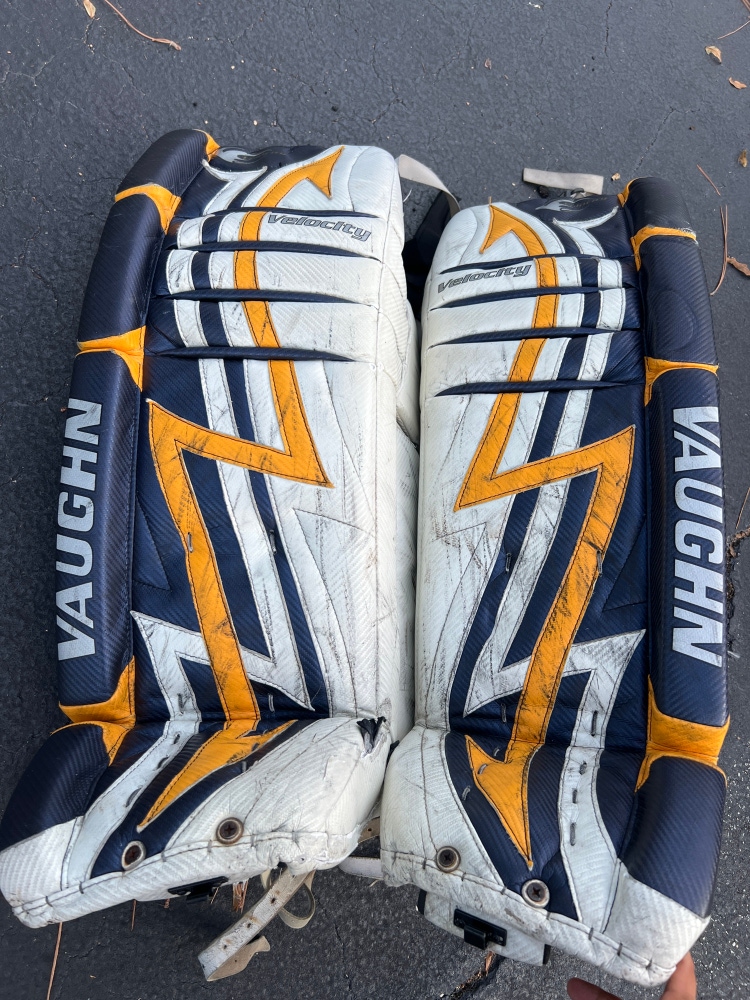 35" Vaughn Velocity 7500 Goalie Leg Pads