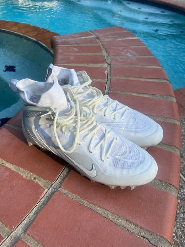 Size 13 Like New Alpha Huarache 8 Elite