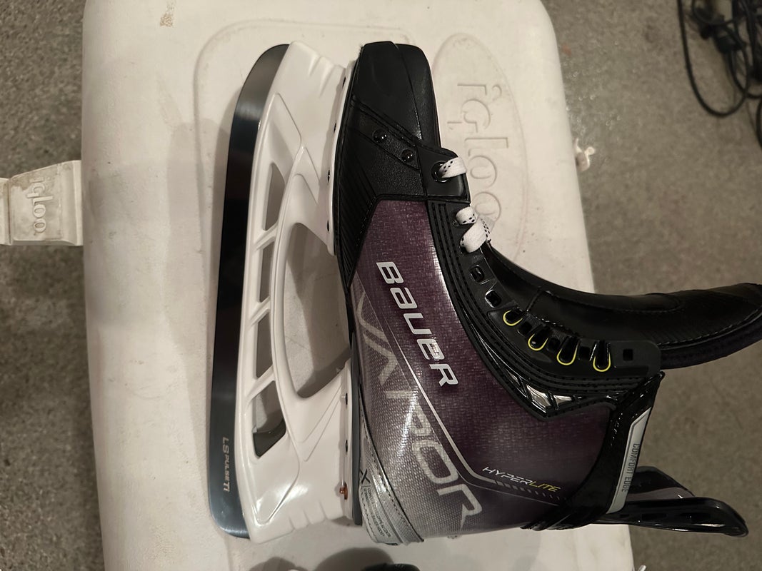 New Bauer Regular Width Size 9 Vapor Hyperlite Hockey Skates SidelineSwap