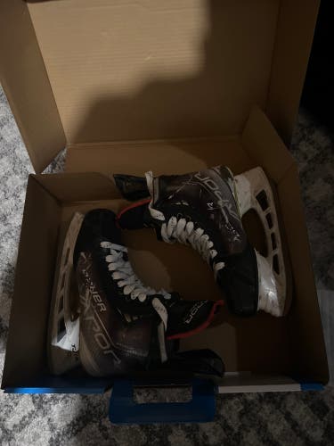 Used Bauer Size 7.5 Vapor Hyperlite Hockey Skates