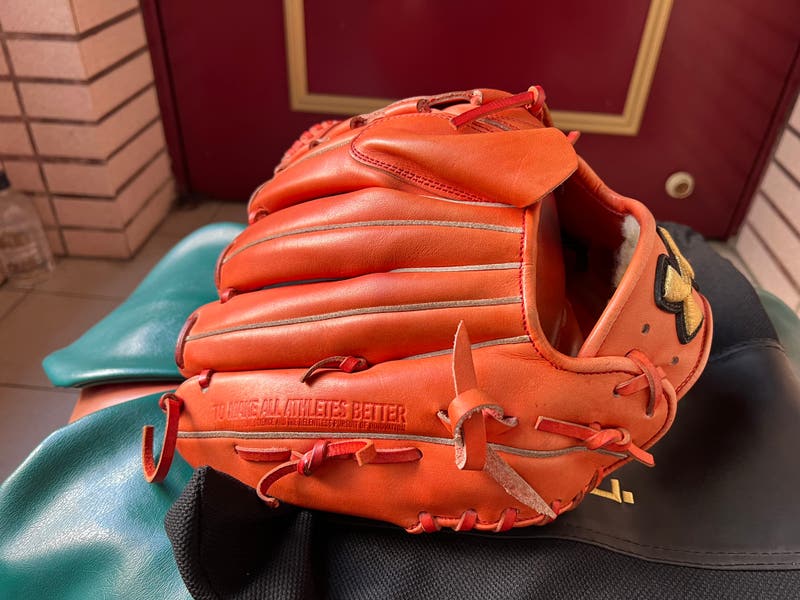 Super Rare Under Armour Pitcher's 12.25