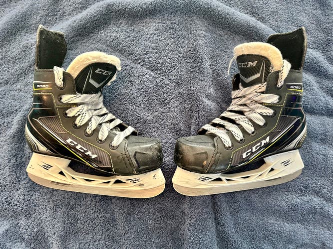 Used CCM Regular Width Pro Stock Size 1 Tacks 9060 Hockey Skates