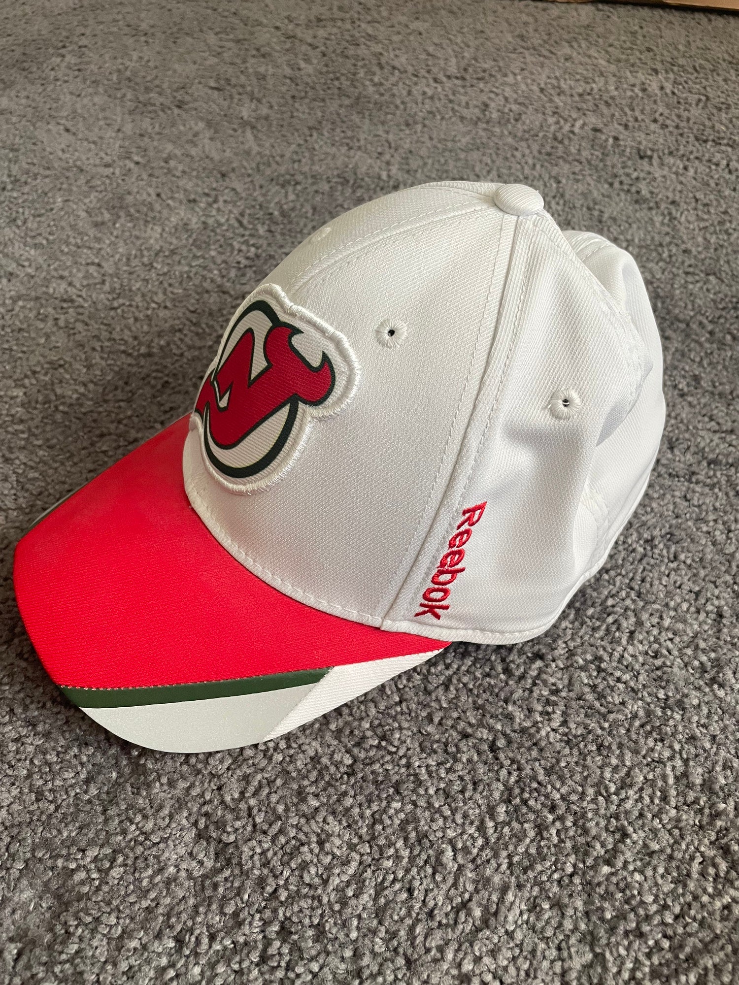 Reebok New Jersey Devils Distressed Face-Off Adjustable Mesh Back Hat -  Red/Black