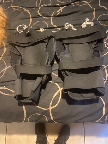 Used Passau inner knee thi gaurds