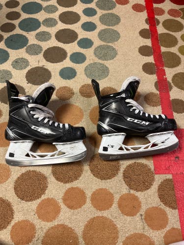 Used CCM Regular Width   Size 8.5 RibCor 76K Hockey Skates