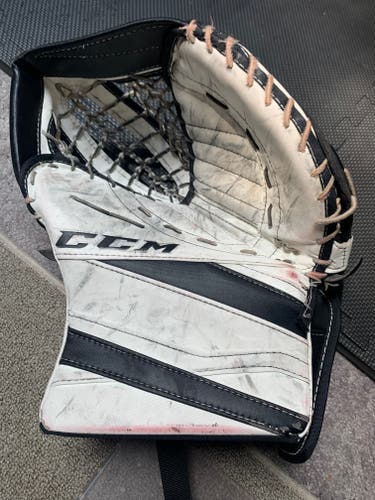 CCM E3.9 Hockey Goalie Glove (Senior)
