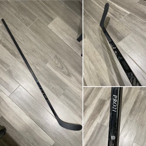 PRO Stock Hockey Stick - RH MacKinnon Pro Curve 85 Flex