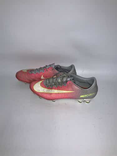 Used Nike Senior 10 Cleat Soccer Outdoor Cleats