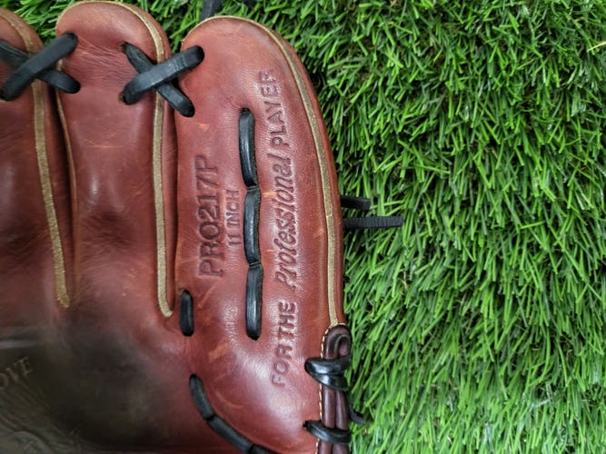 Used Rawlings Right Hand Throw Infield Heart of the Hide Pro217P Baseball Glove 11"