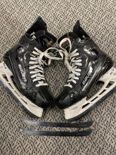 Used Bauer Mach Size 8 Fit 1 with 2 pairs (1 extra) of Pulse TI Steel