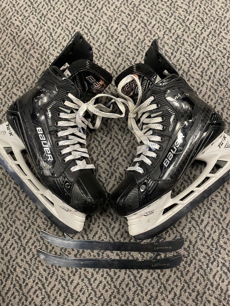 Used Bauer Mach Size 8 Fit 1 with 2 pairs (1 extra) of Pulse TI Steel