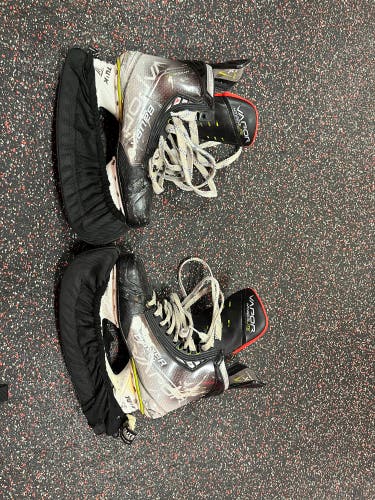 Used Bauer Regular Width Size 8.5 Vapor Hyperlite Hockey Skates