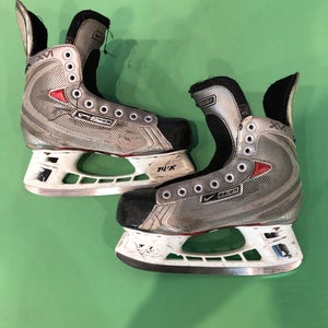 Bauer Vapor XVI Hockey Skates | Junior 3.5 | Regular