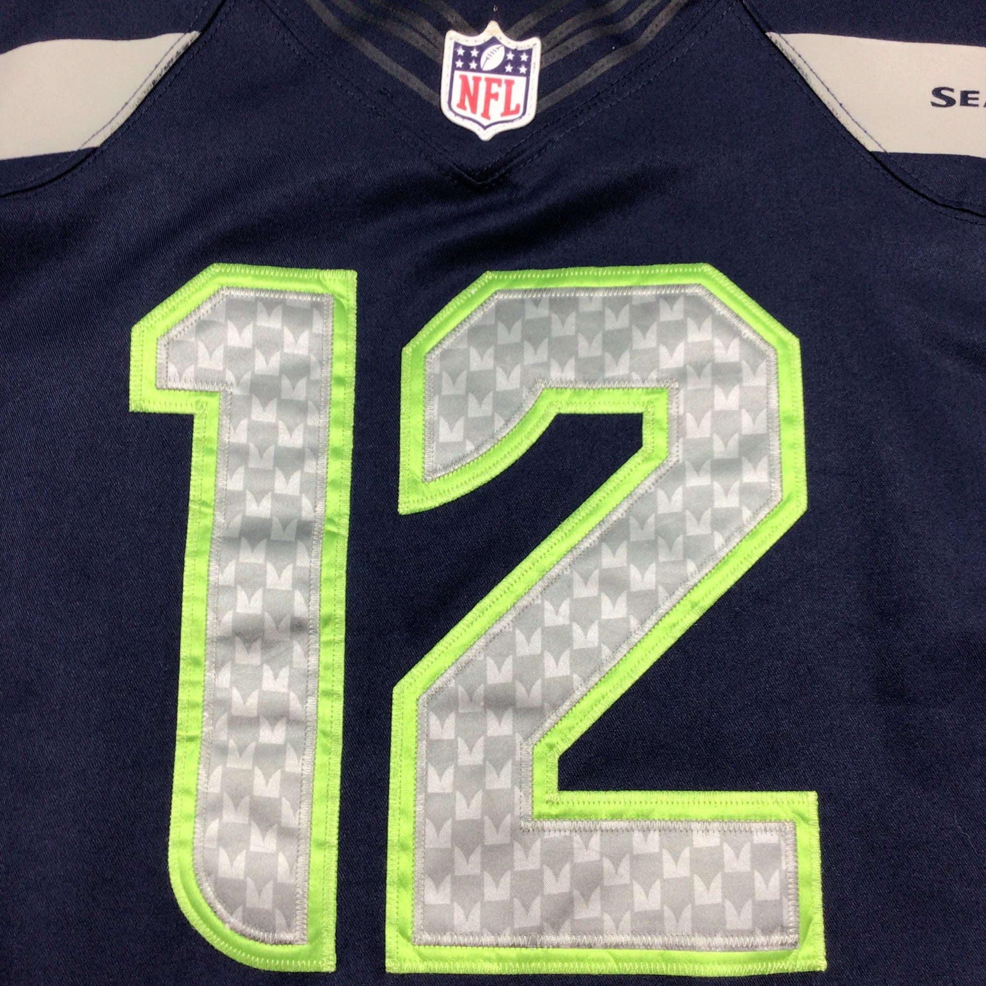 Used Nike SEATTLE SEAHAWKS 2X Football Tops and Jerseys Football