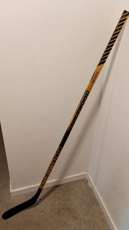 Sherwood 6087 Wood Hockey Stick, Youth,43 Flex, Straight Blade