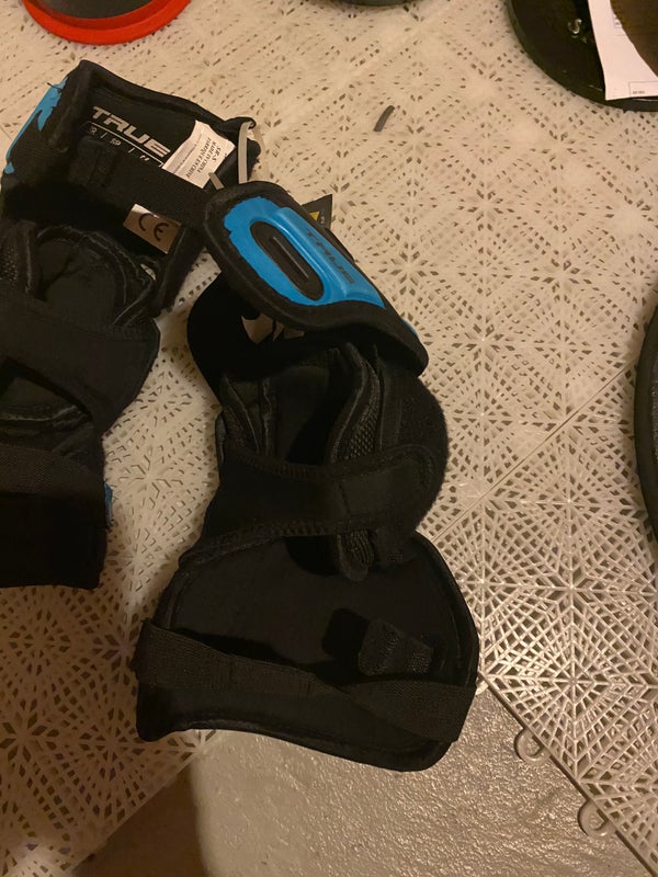 New Small True Xc9 Elbow Pads SidelineSwap