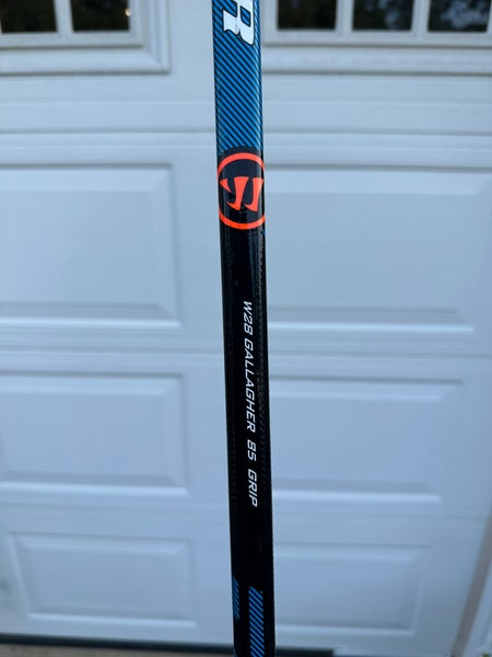 Senior Right Handed W28 Warrior Covert QRE3 Hockey Stick