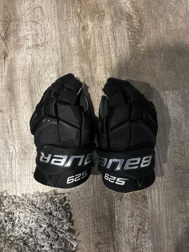Used Bauer 13"  Supreme S29 Gloves