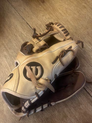 Right Hand Throw 11.5" A2000 Baseball Glove