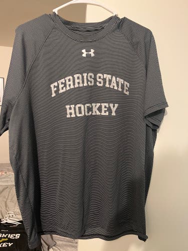 College Hockey Shirts XL