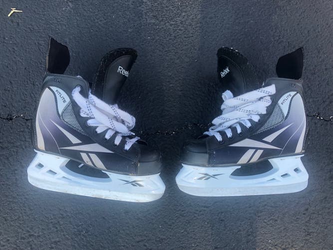 Junior Used Reebok FitLite Hockey Skates Regular Width Size 1