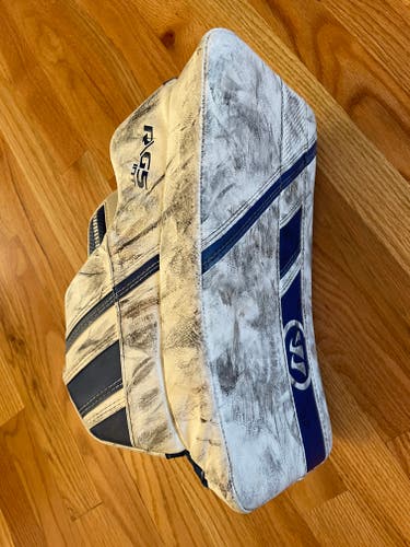 Used Intermediate Warrior Ritual G5 Regular Goalie Blocker